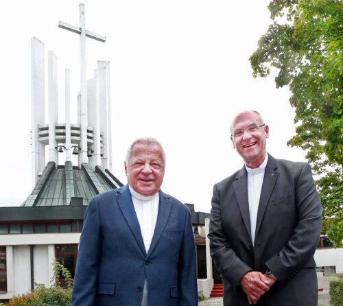 P. Miggisch (l.), seit 40 Jahren für die Rektoratskirche Don Bosco verantwortlich, und sein Nachfolger Stadtpfarrer P. Salzl;<br />Foto: Diözesan-Pressestelle/Eggenberger P. Miggisch (l.), seit 40 Jahren für die Rektoratskirche Don Bosco verantwortlich, und sein Nachfolger Stadtpfarrer P. Salzl;<br />Foto: Diözesan-Pressestelle/Eggenberger