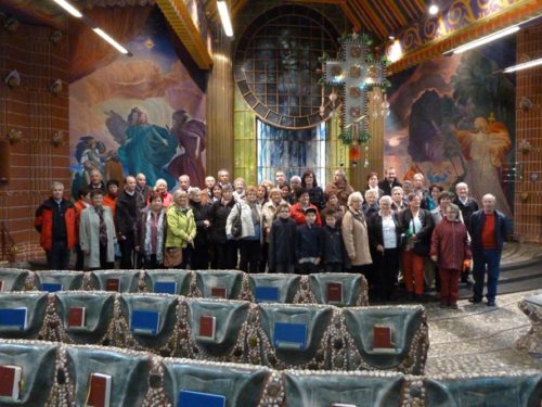 Gruppenfoto in der Fuchskirche in Thal./Skupinska slika v Thalu. (© Foto: Klaus Jähnisch)