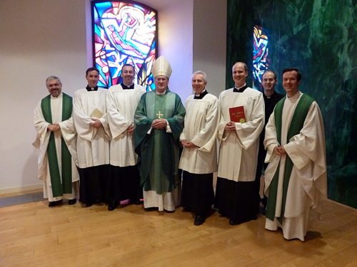 Spiritual P. Thomas Neulinger, Marcello Ladinig, Oktavian Schrattel, Bischof Alois Schwarz, Wolfgang Hohenberger, Robert Thaler, Regens Franz Josef Rauch, Vizeregens Thorsten Schreiber (© Foto: Priesterseminar)