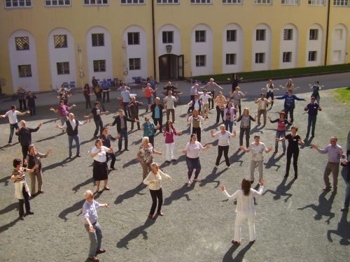 Morgendliches Einsingen mit Ellen: was für ein Ambiente! (© Foto: Evelyne Mitterberger)