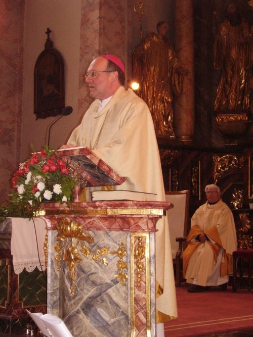 Bischof Dr. Alois Schwarz und Diözesankantor KR Josef Ropitz (© Foto: Bischelsberger)