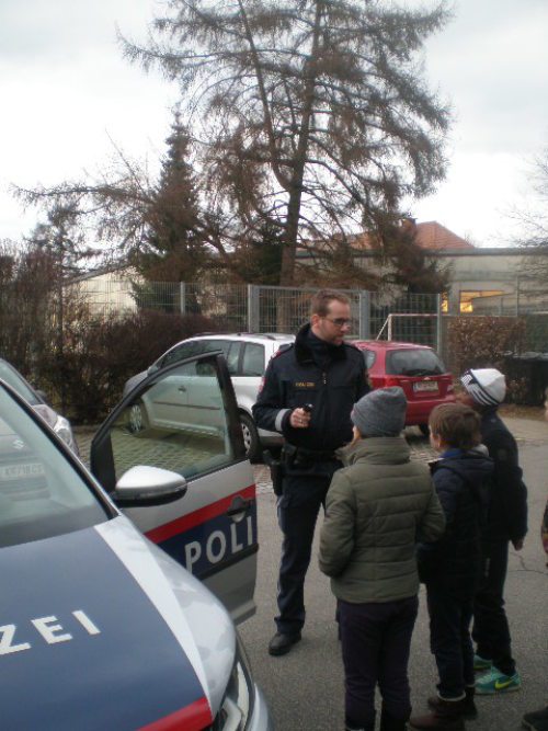 Besuch der Polizei (© Foto: Caroline Schmidthuber)