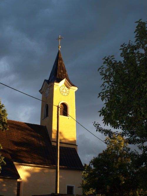 Kirche in der Abenddämmerung<br />
Bild: K.W.