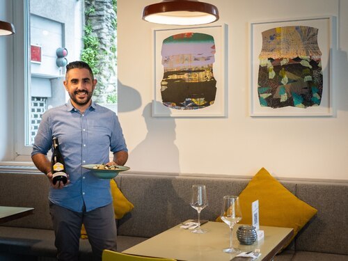 Salvatore Balsamo lädt zu Kunst und Kulinarik ins magdas LOKAL <br />
Foto: Johannes Leitner/Caritas Salvatore Balsamo lädt zu Kunst und Kulinarik ins magdas LOKAL <br />
Foto: Johannes Leitner/Caritas