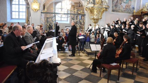 “O Haupt voll Blut und Wunden“ - Großes Finale mit allen am Passionskonzert beteiligten Ensembles (© Foto: KH Kronawetter / Internetredaktion)