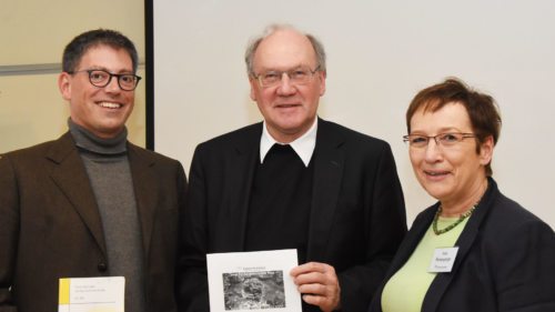 Mattias Kiefer, Bischof Alois Schwarz und Anna Hennersperger bei den Pastoraltagen 2017 in Tainach/Tinje (© Foto: KH Kronawetter / Internetredaktion)