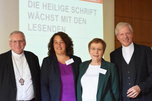 Eröffnung der Pastoraltage in Tainach/Tinje: Referentin Brockmöller (2. v. l.) mit Seelsorgeamtsdirektorin Hennersperger, Bischof Freistetter und Dompropst Guggenberger; Foto: KHKronawetter