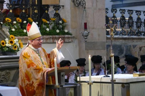 Bischof Freistetter feierte im Gurker Dom das Hochamt zum Hochfest “Mariä Himmelfahrt“. Foto: Kickmaier/Pfarre Gurk