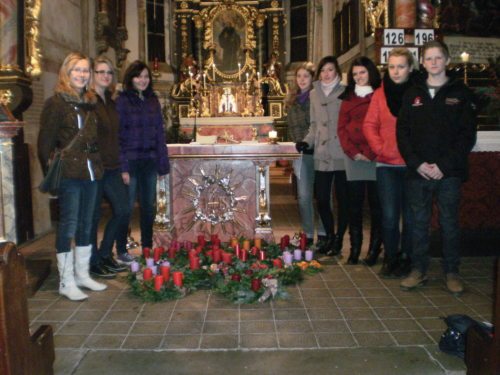 1. Adventsonntag mit Adventkranzsegnung (© Foto: Sabine Zehentner)