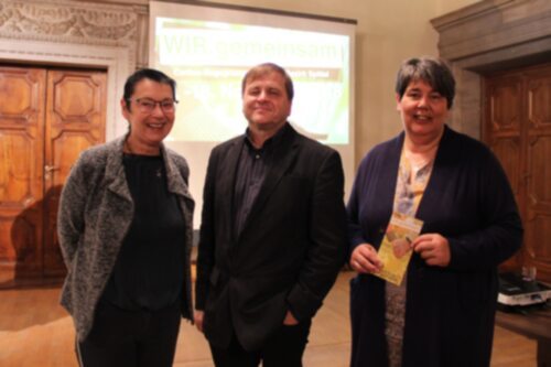 Bitten um haltbare Lebensmittel, Kinder- und Hygieneartikel sowie Haushaltswaren für Menschen in Not: Irmgard Linder, Sepp Pfeiffer und Ulrike Milachoski von der PfarrCaritas Spittal (von links) Foto: PfarrCaritas Spittal