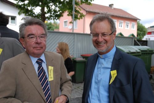 RR G.Kanonir und Stadtpfarrer Mag. Ernst Windbichler (© Foto: iLi) RR G.Kanonir und Stadtpfarrer Mag. Ernst Windbichler (© Foto: iLi)