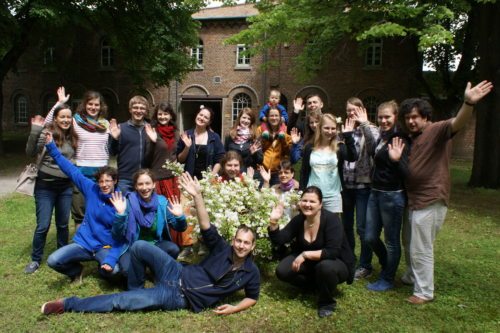 Die KärntnerInnen beim Pfingstfest mit Sr. Hemma Jaschke SSpS (hinter den Blumen rechts) (© Foto: KJ Lavanttal) Die KärntnerInnen beim Pfingstfest mit Sr. Hemma Jaschke SSpS (hinter den Blumen rechts) (© Foto: KJ Lavanttal)