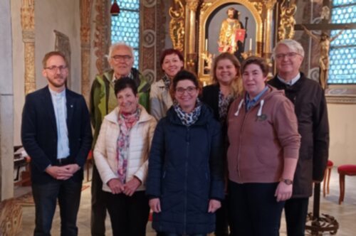 Das neue PGR Team in Förolach:<br />
v.l.n.r.: Georg Granig, Herbert Weiser, Irene Reigelin, Marta Fritz,<br />
Gabi Koppensteiner, Patrizia Binter, Simone Jost und Dietmar Koller<br />
 