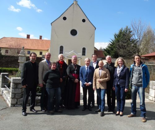 Ehrengäste vor dem Haus “Benedikt“ in Wolfsberg (© Foto: fotomw)