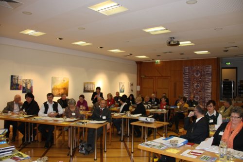 Die neuen Diözesanräte stellten sich beim 1. Plenum des Diözesanrates im Bildungshaus Sodalitas in Tainach/Tinje vor. (© Foto: fotogard)