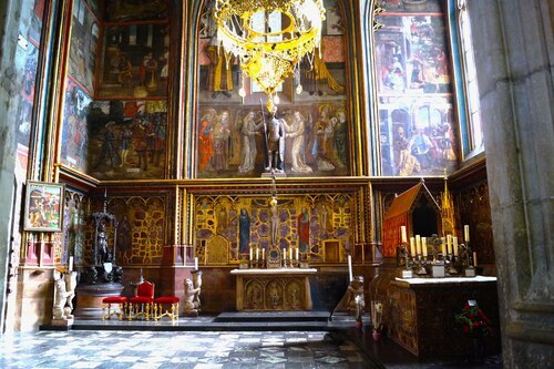 Wenzelskapelle im Veitser Dom<br />
Foto: P. Emmanuel-Maria Fitz OFM Wenzelskapelle im Veitser Dom<br />
Foto: P. Emmanuel-Maria Fitz OFM