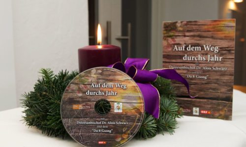 Die CD „Auf dem Weg durch das Jahr“ ist im ORF Kärnten Shop und im Behelfsdienst der Diözese Gurk erhältlich. (© Foto: Dieter Arbeiter / ORF) Die CD „Auf dem Weg durch das Jahr“ ist im ORF Kärnten Shop und im Behelfsdienst der Diözese Gurk erhältlich. (© Foto: Dieter Arbeiter / ORF)