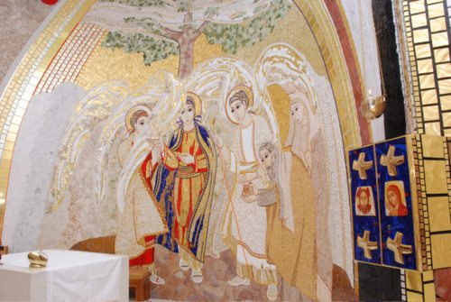 Das Presbyterium der neu gestalteten Kapelle im Bildungshaus Sodalitas (© Foto: Gotthardt)