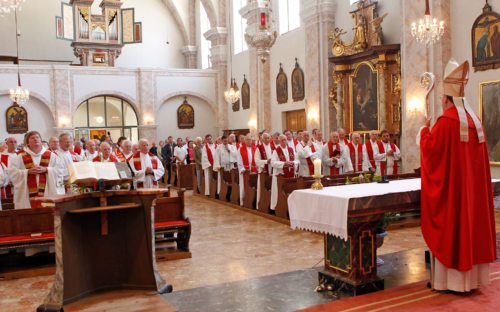 Bischof Schwarz feiert mit den Priestern und Priesterjubilaren einen Festgottesdienst (im Bild: hl. Messe 2012). (© Foto: Pressestelle/Eggenberger) Bischof Schwarz feiert mit den Priestern und Priesterjubilaren einen Festgottesdienst (im Bild: hl. Messe 2012). (© Foto: Pressestelle/Eggenberger)