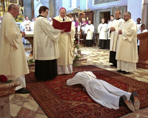 Bernd Wegscheider emfping das Sakrament der Priesterweihe. (© Foto: Pressestelle/Eggenberger) Bernd Wegscheider emfping das Sakrament der Priesterweihe. (© Foto: Pressestelle/Eggenberger)