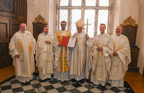 Subregens Kan. Mag. Alois Kowald, Generalvikar Kan. Dr. Erich Lindhardt, Neupriester Mag. Markus Krill, BA, Diözesanbischof Dr. Wilhelm Krautwaschl, Regens MMag. Thorsten Schreiber, MA, Spiritual P. Dr. Thomas Neulinger SJ (Christian Brunnthaler, Dompfarre Graz)