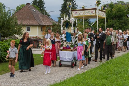 Prozession im Anschluss an den Festgottesdienst (© Foto: Herr Mag. Bernhard Wagner)