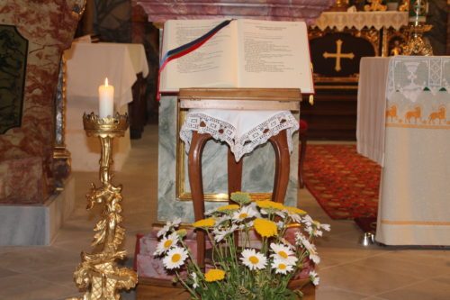 Der Ambo - ein Ort der Verkündigung in unseren Kirchen (hier: Pfarrkirche St. Stefan, Bild: PSt)