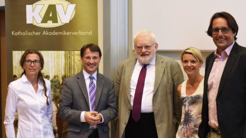 von links: S. Schlager (KAV), Prof. C. Sedmak, Prof. R. Neck (Karl-Popper-Foundation - KPF), C. Mick (KPF) und W. Sattlegger (KAV) (© Foto: KH Kronawetter / Internetredaktion) von links: S. Schlager (KAV), Prof. C. Sedmak, Prof. R. Neck (Karl-Popper-Foundation - KPF), C. Mick (KPF) und W. Sattlegger (KAV) (© Foto: KH Kronawetter / Internetredaktion)