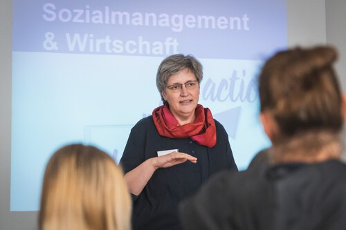 Bildunterschrift (Bildrechte sind zwingend anzugeben!) Bildunterschrift (Bildrechte sind zwingend anzugeben!)