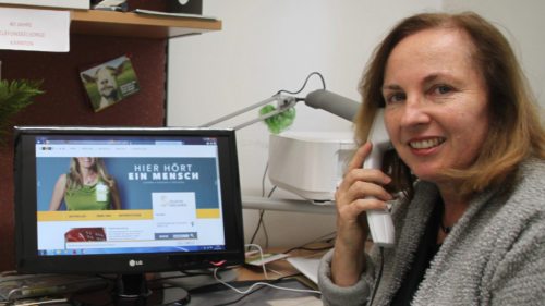 Silvana Fischer ist die Leiterin der TelefonSeelsorge in Kärnten (Foto: Caritas Kärnten) Silvana Fischer ist die Leiterin der TelefonSeelsorge in Kärnten (Foto: Caritas Kärnten)