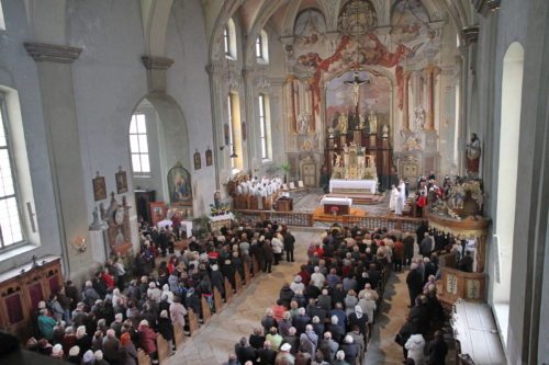 Romarji iz Slovenije so napolnili celovško stolnico (© Foto: Potrpin)