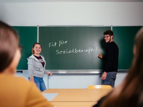 Bildunterschrift (Bildrechte sind zwingend anzugeben!) Bildunterschrift (Bildrechte sind zwingend anzugeben!)