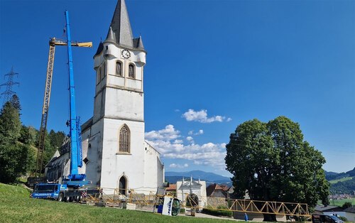 Rund 7 Mio. Euro investiert die Diözese Gurk jährlich in die Erhaltung der rund 1.000 Kirchen und 600 Profangebäude. Mit der Generalsanierung der Pfarr- und Wallfahrtskirche St. Leonhard im Lavanttal begann 2022 ein umfassendes Bauprojekt. Foto: Obernosterer