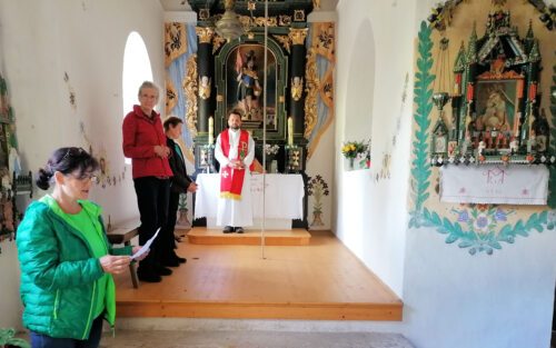 Heilige Messe in Steben – beim Florianialtar. (Bild: Sonja Kucher).