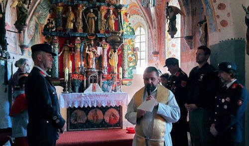 Heilige Messe beim Hauptaltar im unteren Kirchenbereich. (Bild: P.St.)