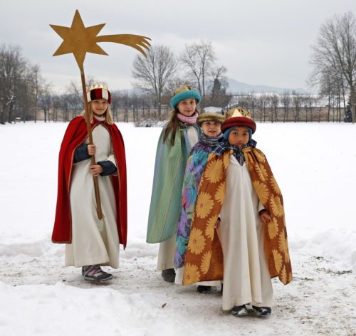Pressestelle (© Foto: In Kärnten sind rund 6.000 Sternsinger unterwegs.) Pressestelle (© Foto: In Kärnten sind rund 6.000 Sternsinger unterwegs.)