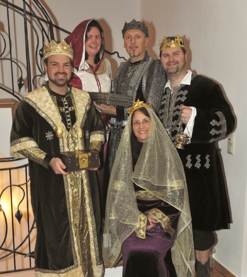 Die “Reisberger Sternsinger“ unterstützen die Jugendlichenauch heuer bei der Dreikönigsaktion (© Foto: Mag. C. Smolle) Die “Reisberger Sternsinger“ unterstützen die Jugendlichenauch heuer bei der Dreikönigsaktion (© Foto: Mag. C. Smolle)