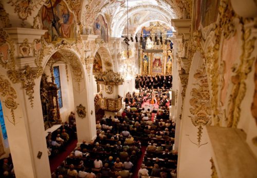 Die Stiftskirche in Ossiach ist einer der Austragungsorte des „Carinthischen Sommers“.<br />
(Foto: Pressestelle)