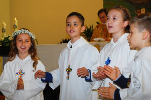 Unsere Kinder beim Singen (Foto: M. Biber)