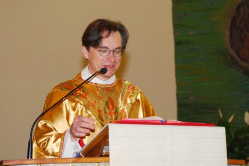 Der Prediger (Pfarrer Richard Pirker)<br />
Foto: M. Biber Der Prediger (Pfarrer Richard Pirker)<br />
Foto: M. Biber