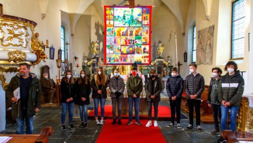 Vorstellung der Firmkandidaten<br />
Foto: Anton Wieser Vorstellung der Firmkandidaten<br />
Foto: Anton Wieser