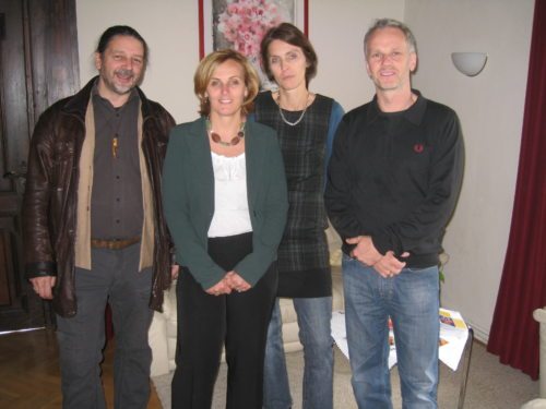 Die ReferentInnen des Tages mit der Leiterin der Plattform “Verwaiste Eltern“ (© Foto: I. Sommer) Die ReferentInnen des Tages mit der Leiterin der Plattform “Verwaiste Eltern“ (© Foto: I. Sommer)