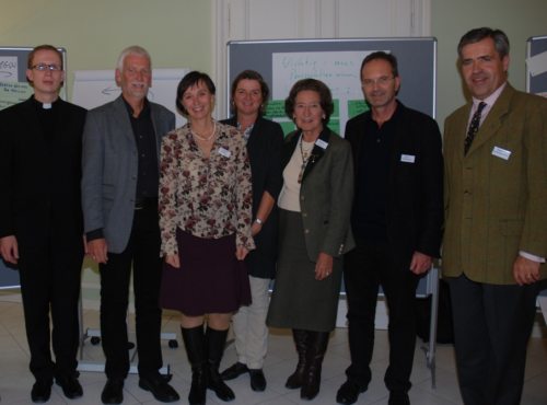 Das Vorbereitungsteam (von rechts): Mag. A. Henckel-Donnersmarck, Mag. A. Rindlisbacher, V. Czernin, Ch. Liechtenstein, G. Kattnig, T. Hippel, Kaplan Dr. St. Kopp  (© Foto: Georg Reikerstorfer )