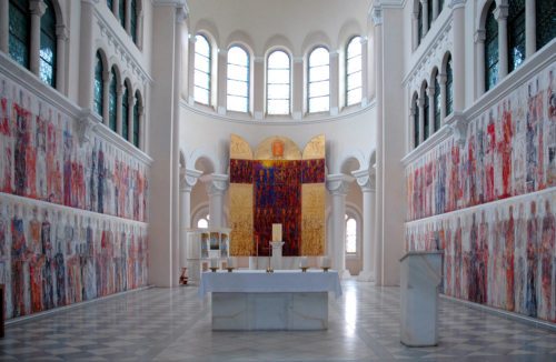 Der Altarraum der Seminarkirche auf Tanzenberg (© Foto: KHK)