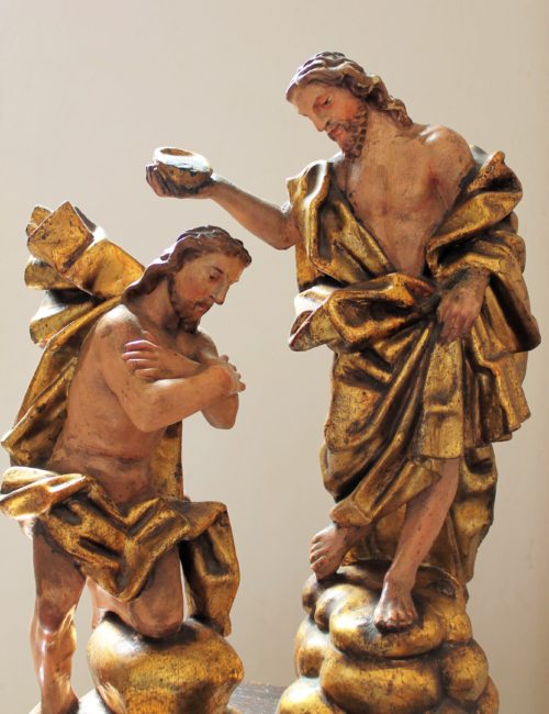 Taufe Jesu, Darstellung am Taufbrunnen unserer Pfarrkirche (© Foto: Pfarre)