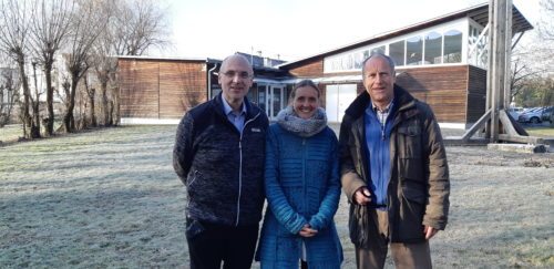 Stadtpfarrer P. Herbert Salzl SDB, Mitarbeiterin Marie-Louise Moser und Diakon Ludwig Trojan (v. l.) bilden das Leitungsteam des Seelsorgezentrums. Foto: Seelsorgezentrum Franz von Sales