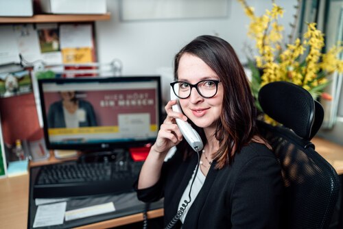 „Ängste sowie Hoffnungs-und Perspektivenlosigkeit prägen den Alltag der Menschen“: TelefonSeelsorge-Leiterin Barbara Ogris Foto: Daniel Gollner/Caritas „Ängste sowie Hoffnungs-und Perspektivenlosigkeit prägen den Alltag der Menschen“: TelefonSeelsorge-Leiterin Barbara Ogris Foto: Daniel Gollner/Caritas