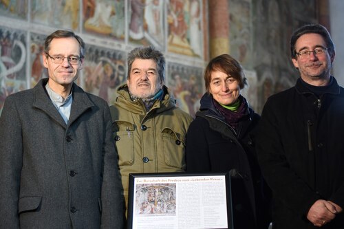 Die Autoren Michael Kapeller (ganz links) und Klaus Einspieler (ganz rechts) mit Pfarrassistentin Barbara Velik-Frank und PGR-Obmann Grubelnik von der Pfarre Thörl-Maglern (Foto: KH Kronawetter / Internetredaktion)