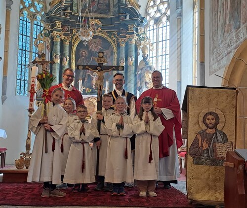 Pater Prior Maximlian Schiefermüller, Pfarrer Martin Edlinger, Diakon Michael Rossian und die Ministrant:innen von Prebl-Gräbern (Pfarre) Pater Prior Maximlian Schiefermüller, Pfarrer Martin Edlinger, Diakon Michael Rossian und die Ministrant:innen von Prebl-Gräbern (Pfarre)