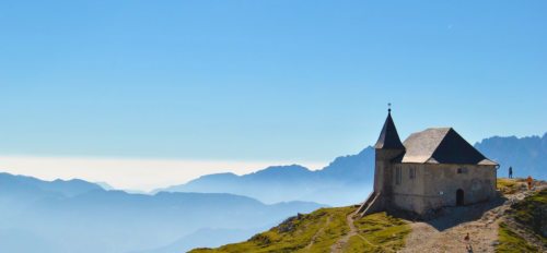 Bergspiritualität in Kärnten: Bergmessen, Almkirchtage und Gipfelandachten (© Foto: Monika Suntinger) Bergspiritualität in Kärnten: Bergmessen, Almkirchtage und Gipfelandachten (© Foto: Monika Suntinger)